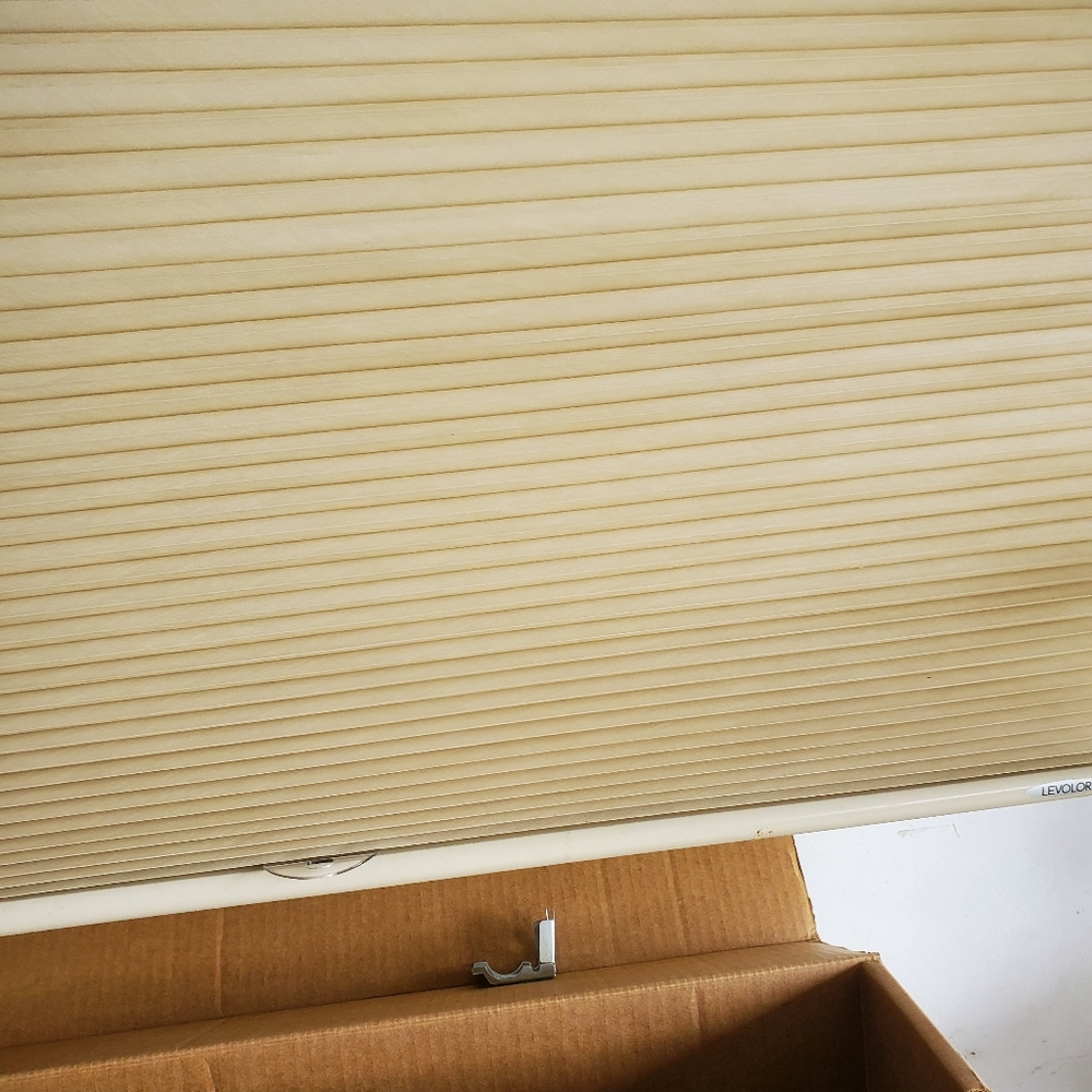 Levilor Blind  fits 32.5x33.5 opening